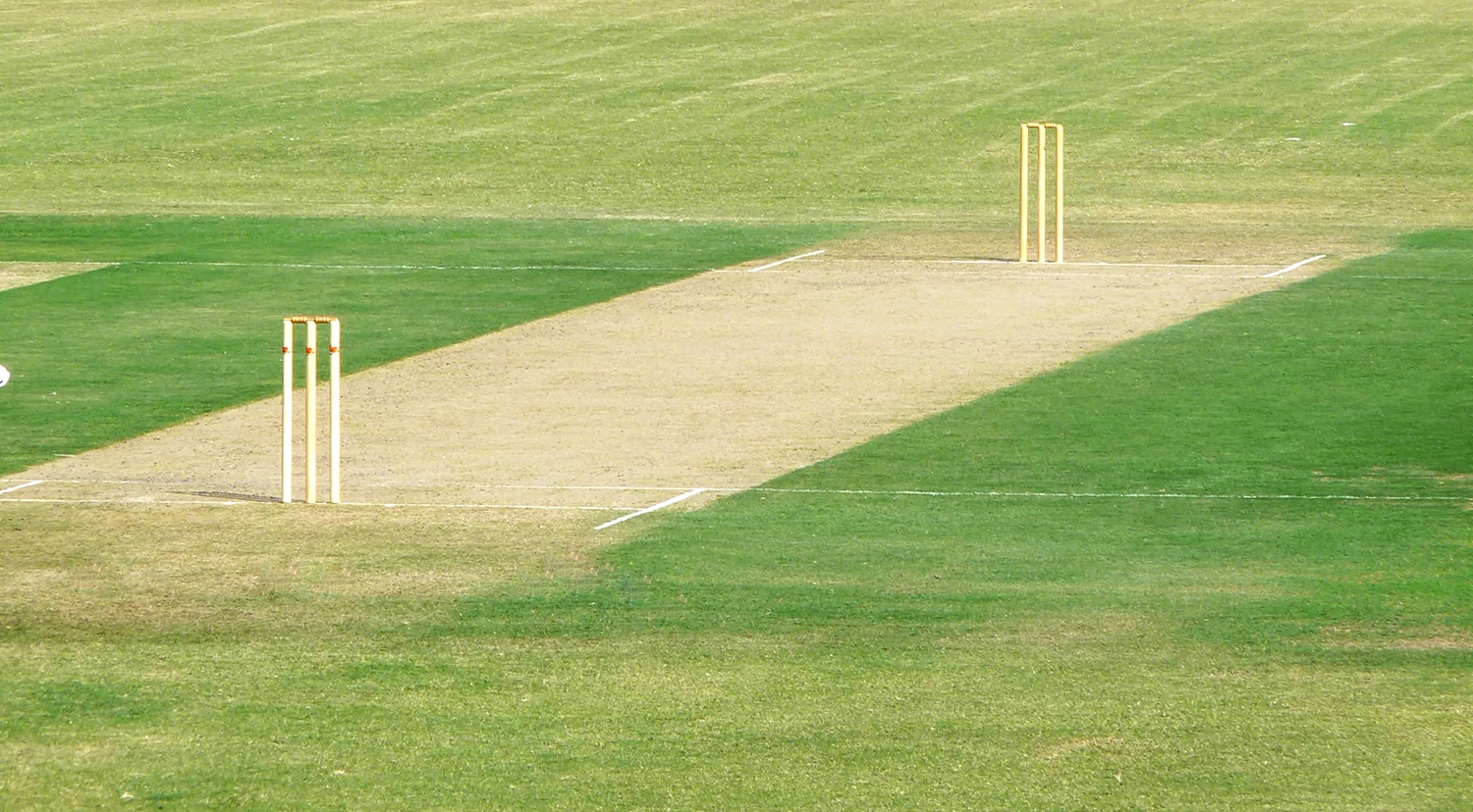 Matched field. Питч крикет. Поле для крикета. Крикет площадка. Поле для крикета сверху.